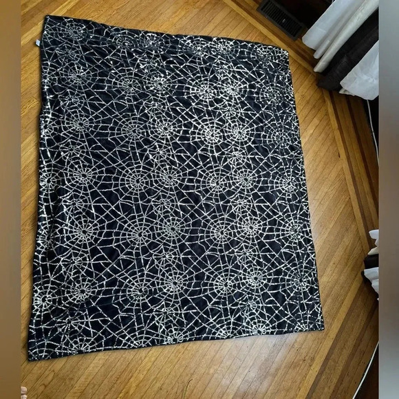 Thro by Marlo Lorenz Halloween Spiderweb Sequin Plush Throw Blanket 60”x50” - Picture 7 of 7